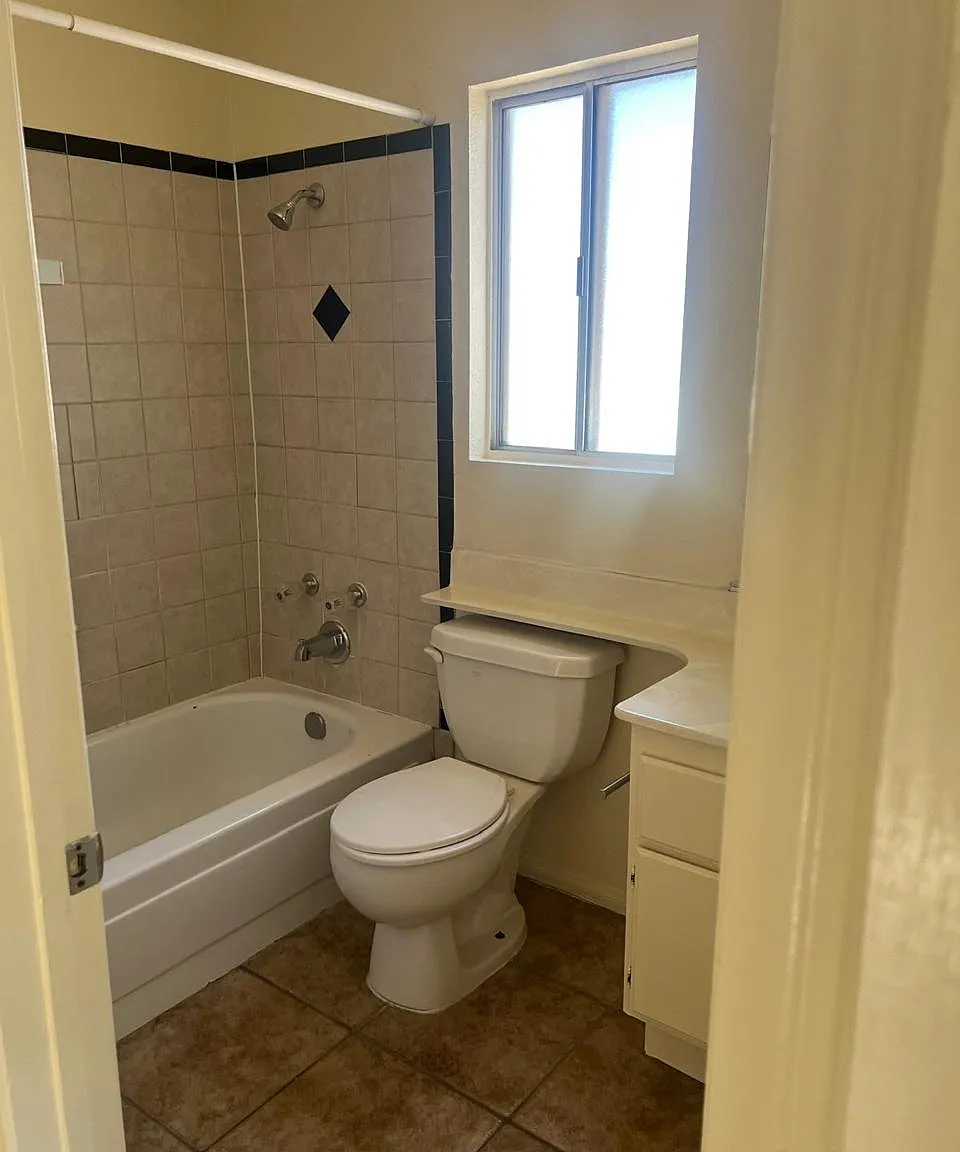 4 bed, 1396 sqft, $1,800 — Photo 2