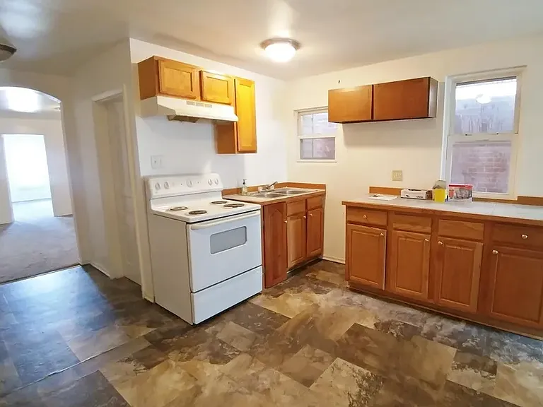 562-564 W Market St #A — Photo 1