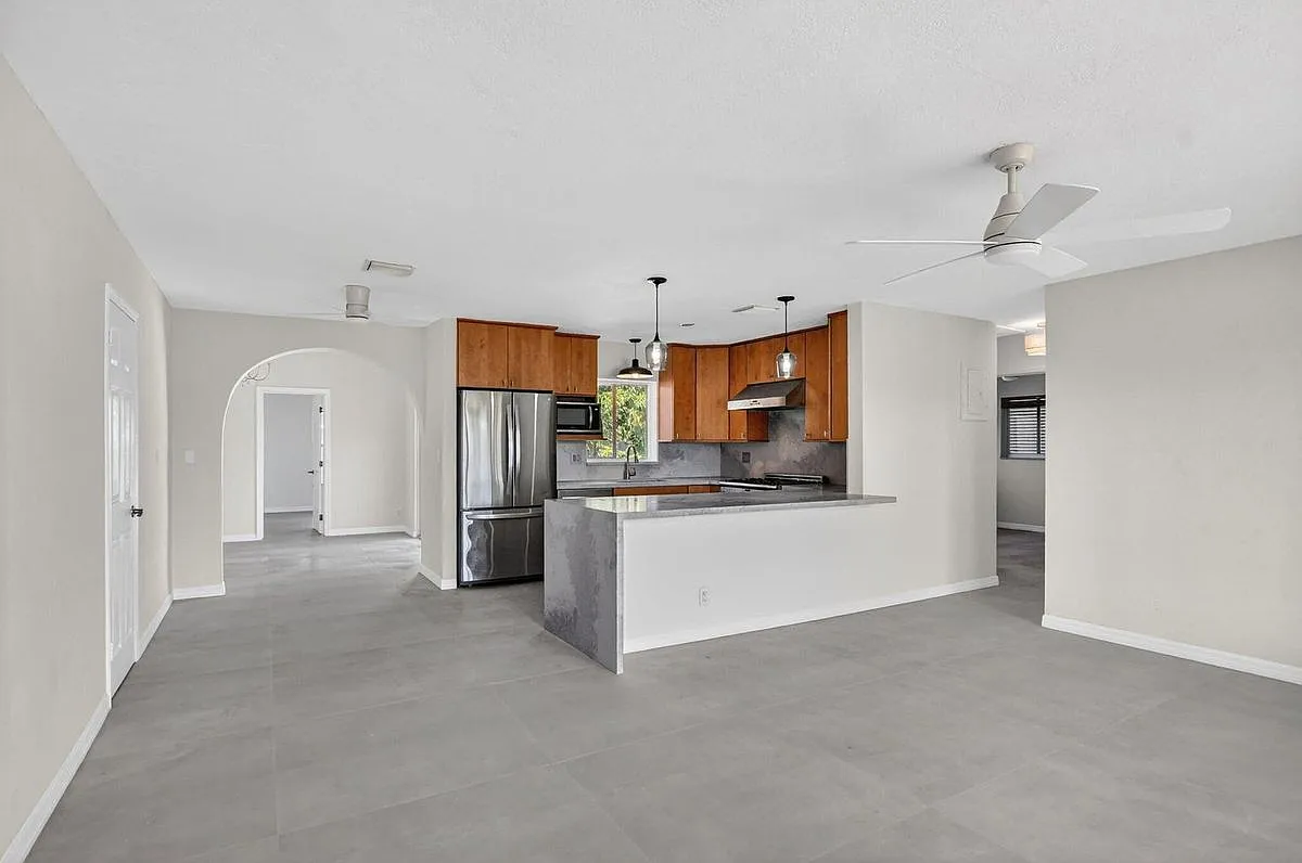 4 bed, 2.0 bath, 1844 sqft, $6,200 — Photo 3