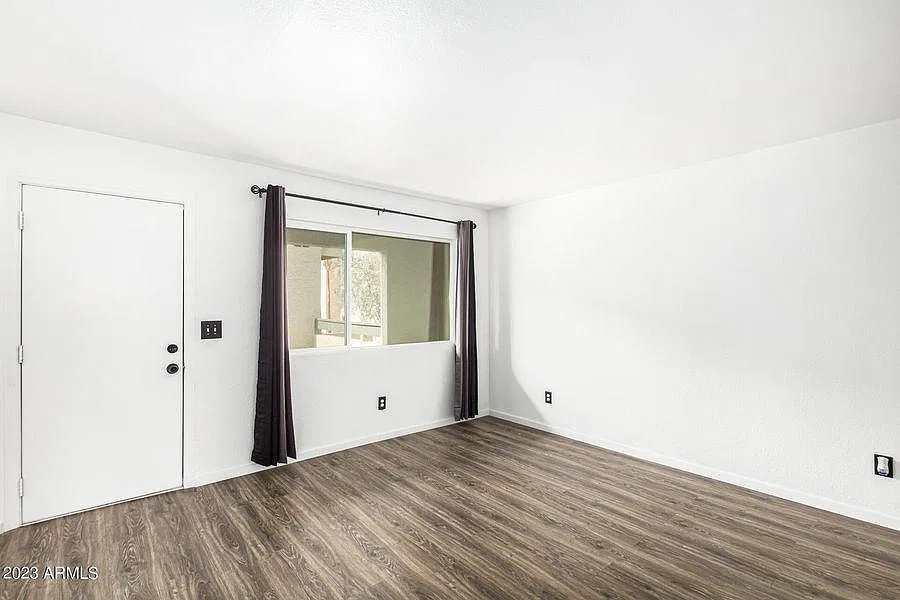 3 bed, 1106 sqft, $1,975 — Photo 1