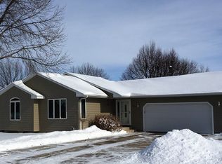 2604 William Cir, Yankton, SD 57078