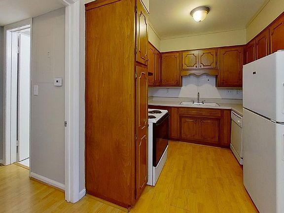 2nd image of 2964 Rhodes Cir #1