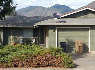 1418 SE N St, Grants Pass, OR 97526
