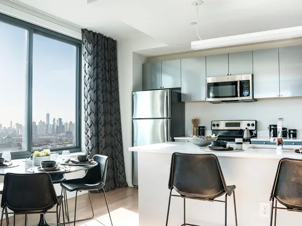 615 Pavonia image 1 of 50