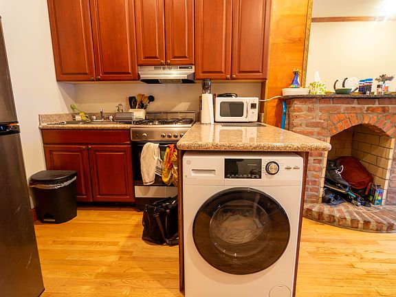 4th image of 46 E 1st St #5-3