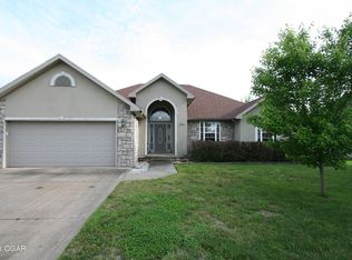 1135 S Rosedale Sq, Webb City, MO 64870