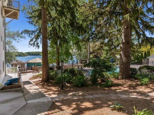 281 Victorian Village DRIVE #25, Elkhart Lake, WI 53020
