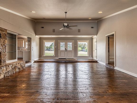 3rd image of 2300 W Continental Blvd
