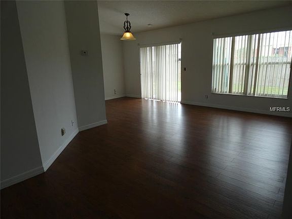 3rd image of 2301 Woodway Dr