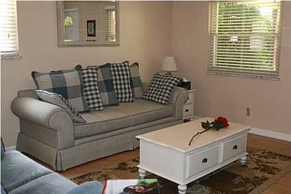 2nd image of 1704 Hicks Dr