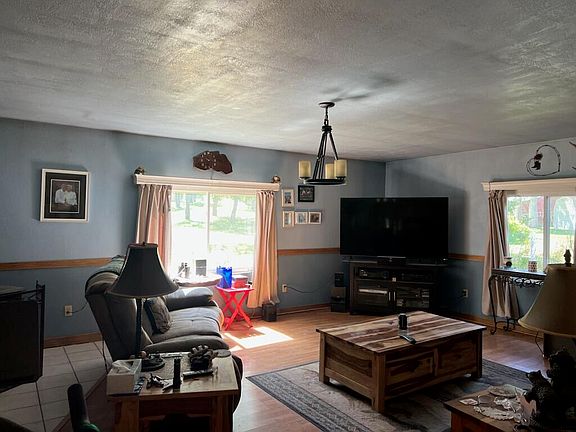 4th image of 16630 Evergreen Rd