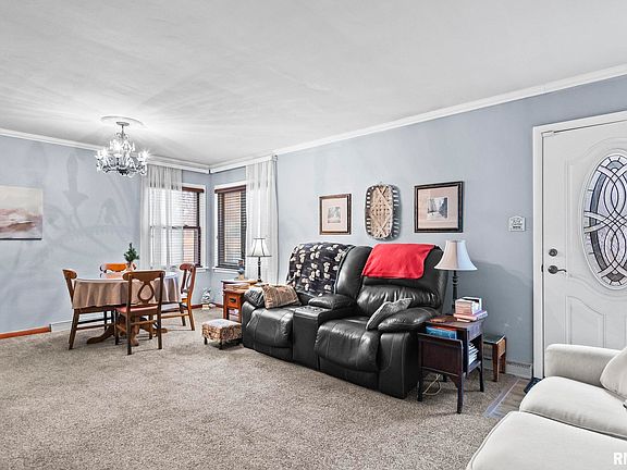 2nd image of 18 Maple Ct