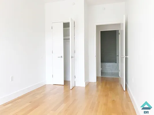 Rented by EXR | media 93