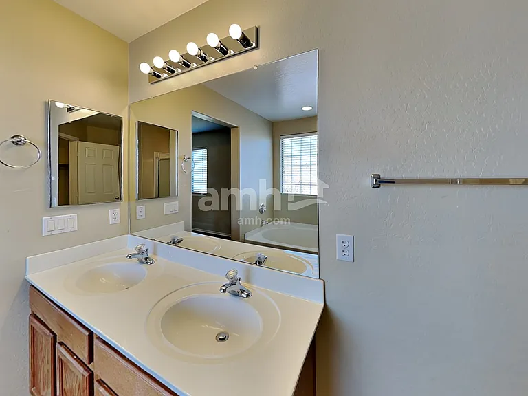 7006 W Irwin Ave — Photo 11