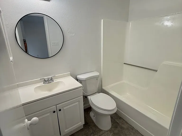 2041-2043 Helm Dr — Photo 22