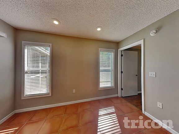 4th image of 1374 Godfrey Ave