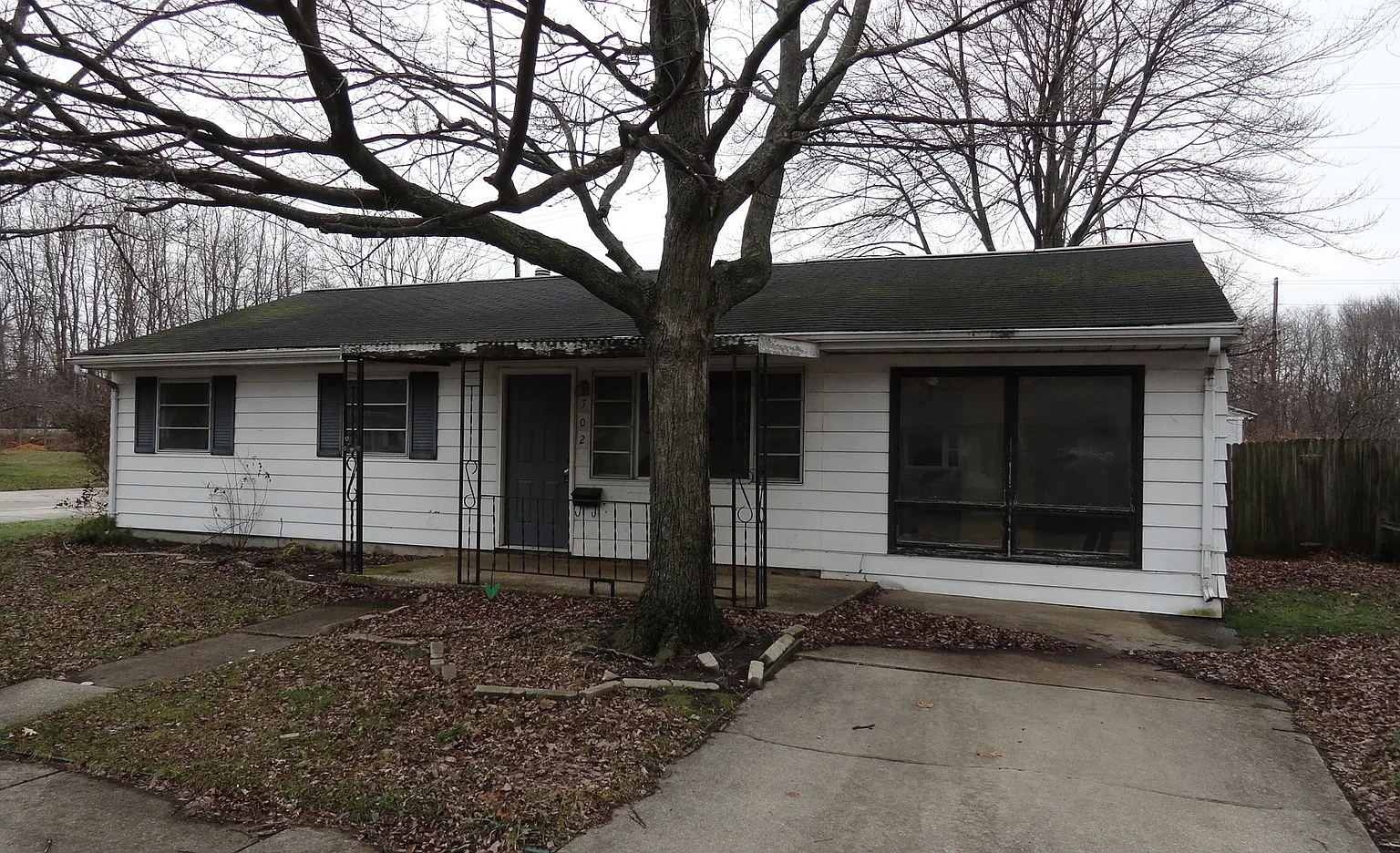 702 Plymouth Ct photo 1