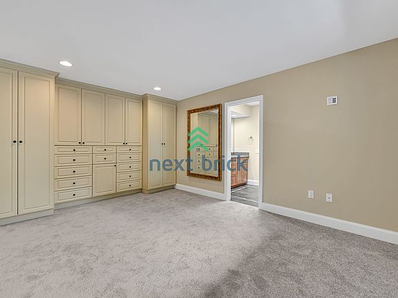 5th image of 555 Kirkland Way Unit 401
