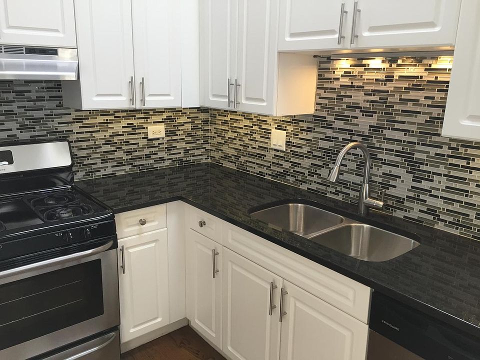 1st image of 2027 W Superior St APT 3
