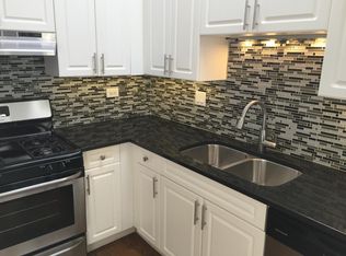 2027 W Superior St APT 3, Chicago, IL 60612