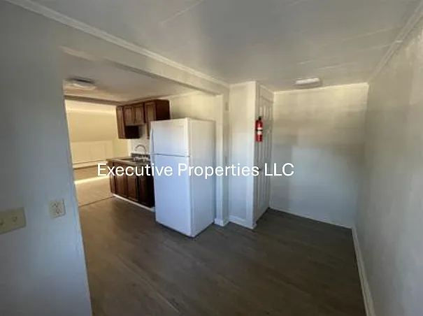 96-98 N Main St #3