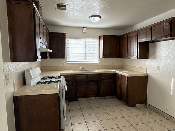 2nd image of 800-802 W Pleasant Ave #800