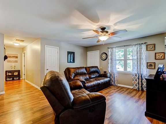 4th image of 422 S 10th St