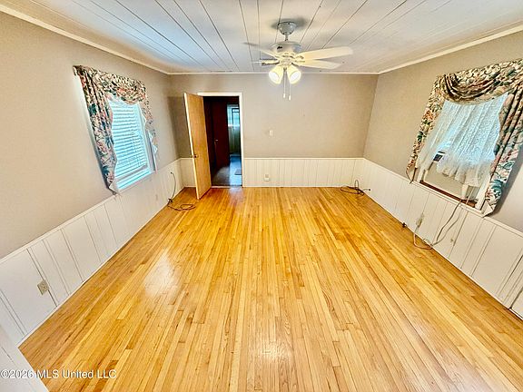 5th image of 405 E Preston St