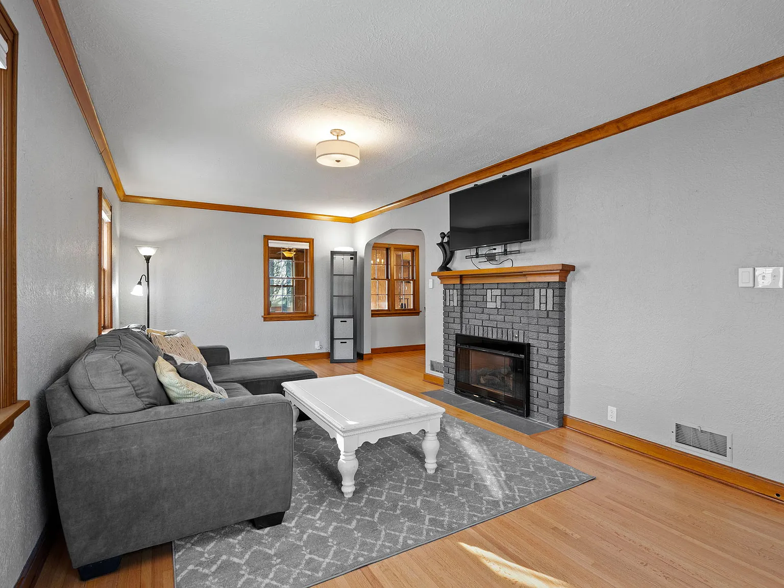 4 bed, 2318 sqft, $2,000 — Photo 3