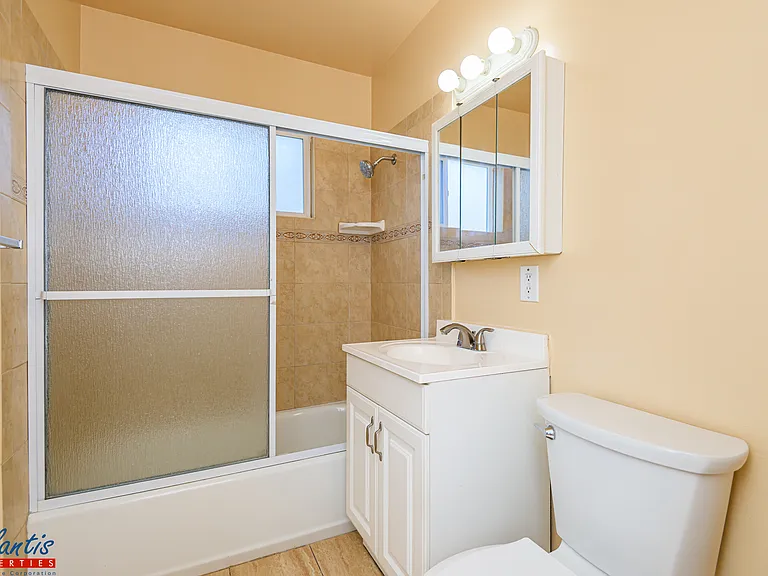 74 Roxbury St #3 — Photo 10