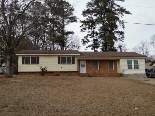 6120 Santa Fe Dr, Fayetteville, NC 28303