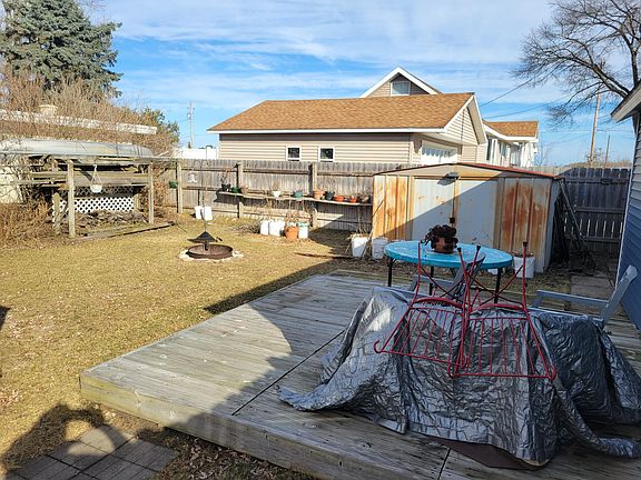 5th image of 252 Hughes St