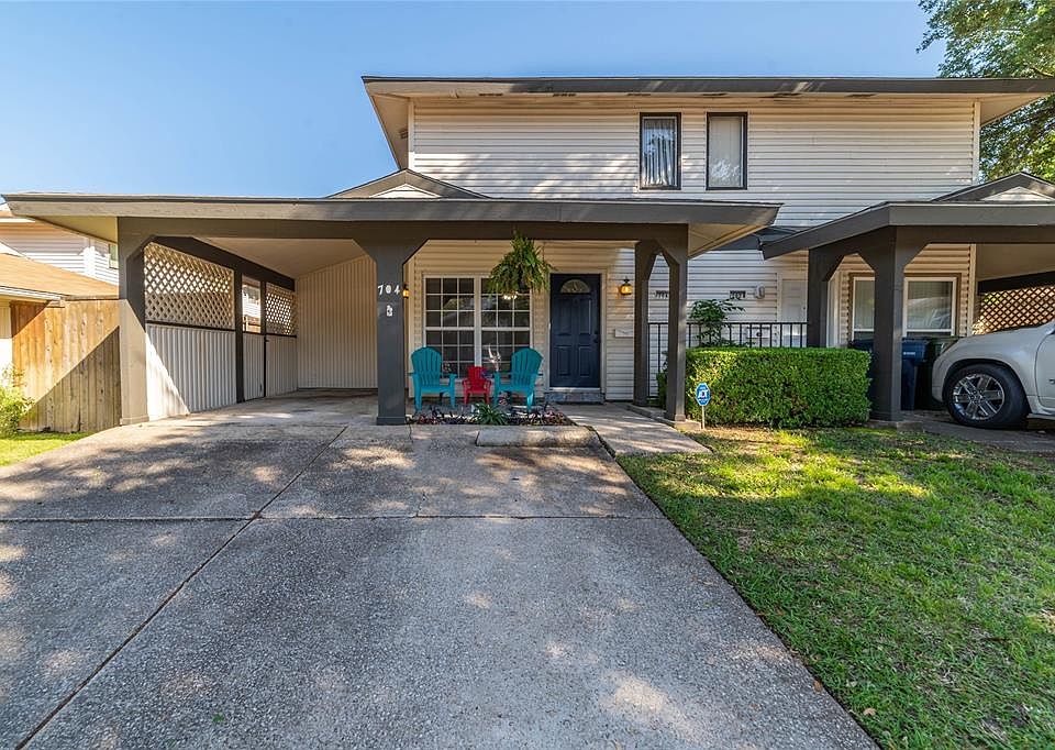 1st image of 704 Arrowhead Cir