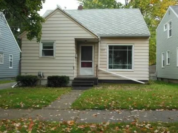 1114 Cawood St, Lansing, MI 48915