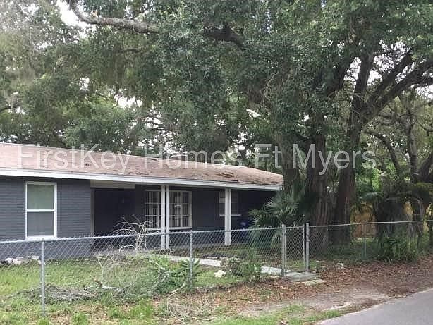 1st image of 120 W Henry Ave