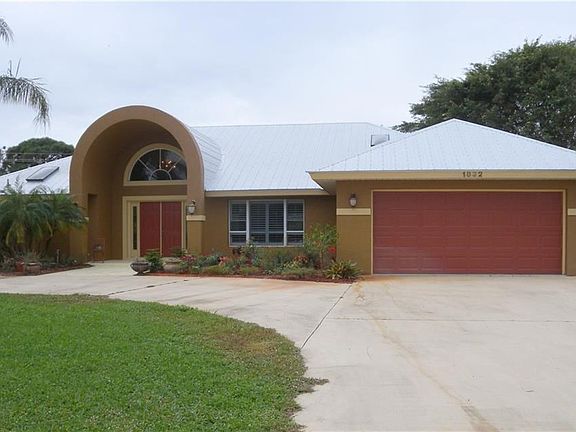 2nd image of 1832 NE Crabtree Ln