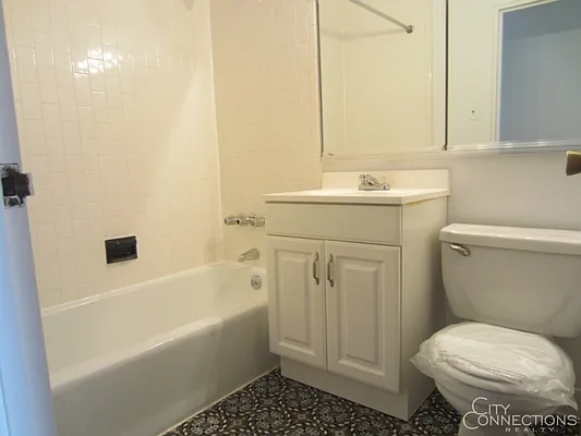 Rented by City Connections Realty | media 16