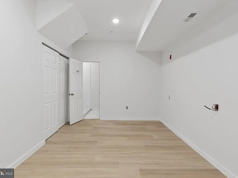 223 S 45th St #1R — Photo 16