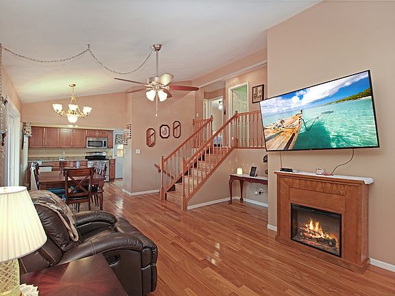 4th image of 23808 Cottonwood Ln