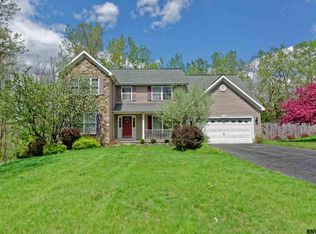 18 Valentine Dr, Rensselaer, NY 12144