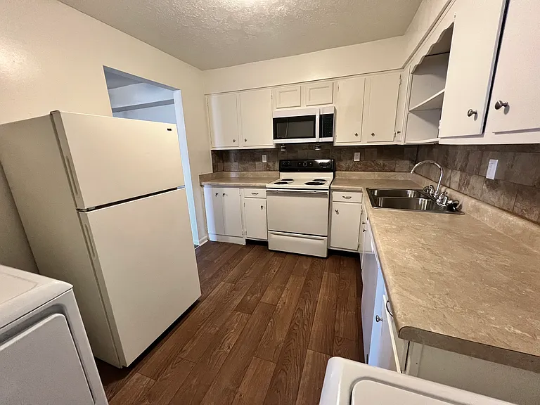 Derby Run Apartments — Photo 105