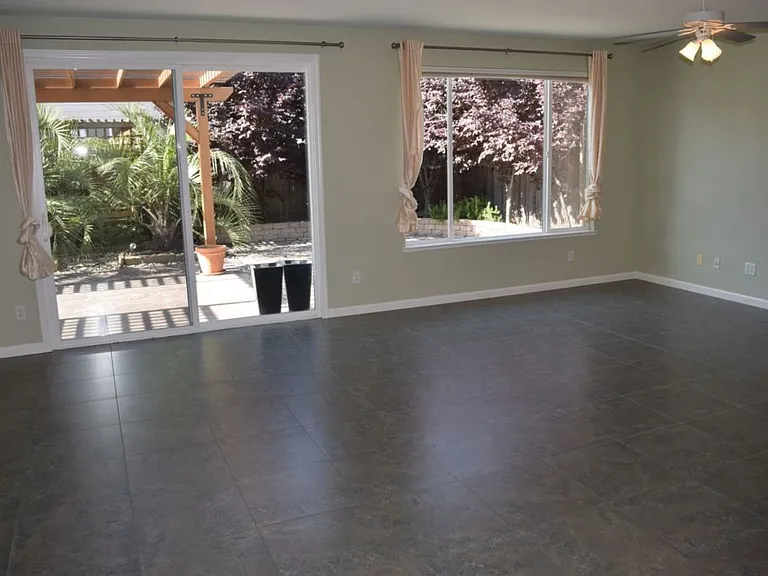 1378 Seymour Cir — Photo 16