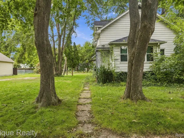 2823 Sturges St, Port Huron, MI 48060
