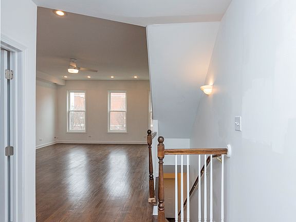 4th image of 1426 N Greenview Ave #33
