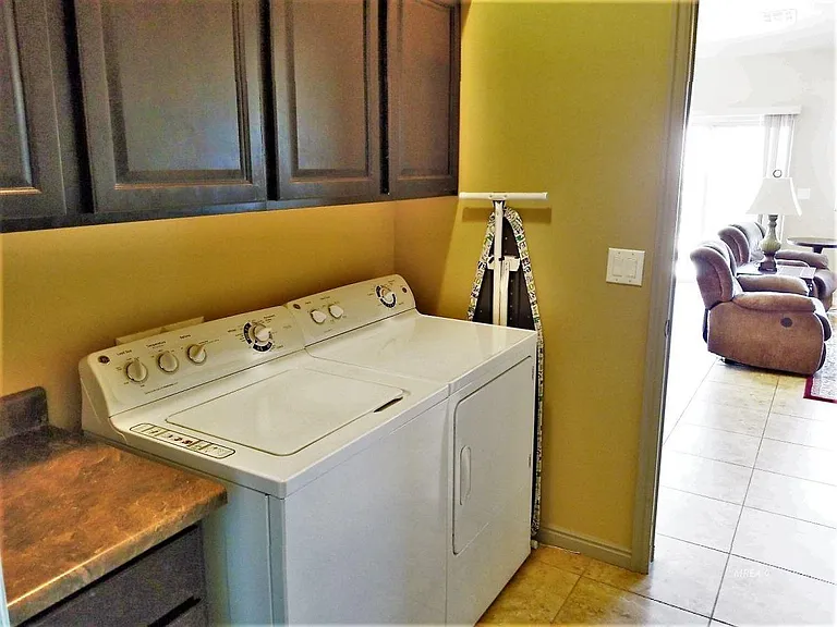 615 Coventry Ln — Photo 11