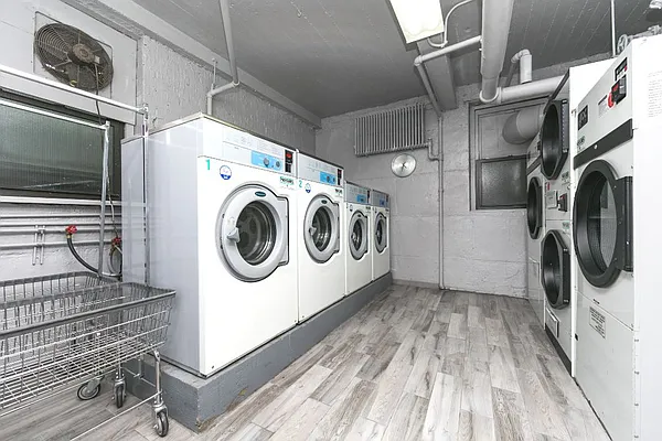 Sold by REMAX Elite | media 15