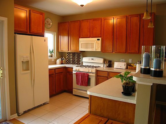 2nd image of 1126 Longwood Dr