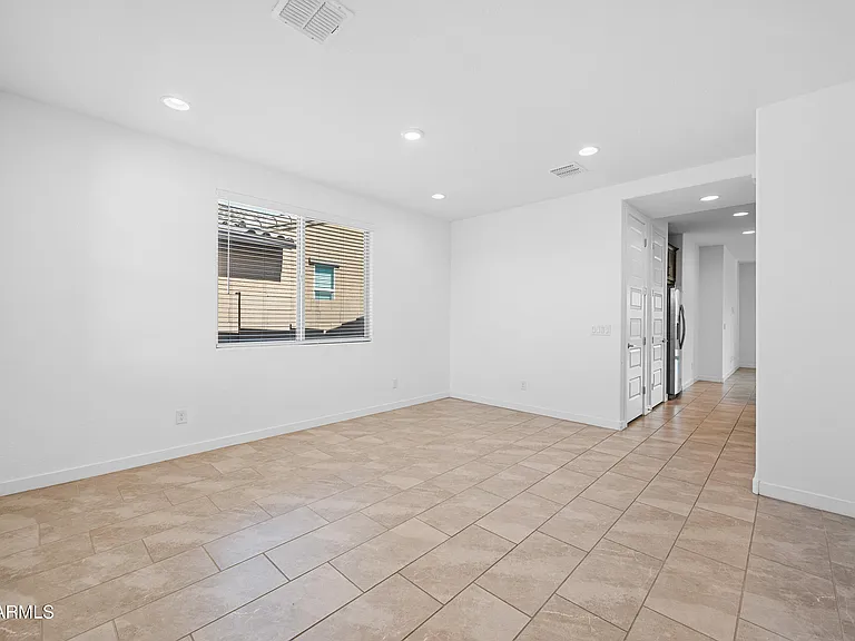 8911 W Solano Dr — Photo 3