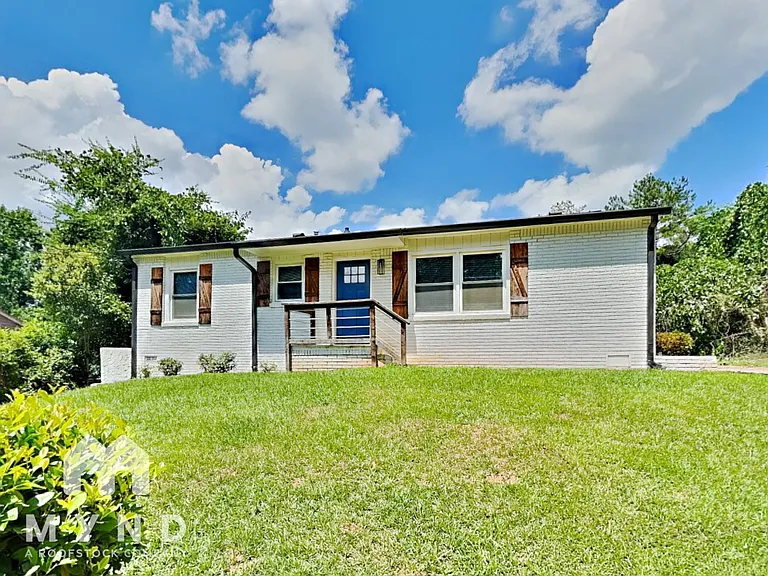 60 Finch Dr SE — Photo 1