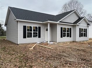 124 Filmore St, Yadkinville, NC 27055